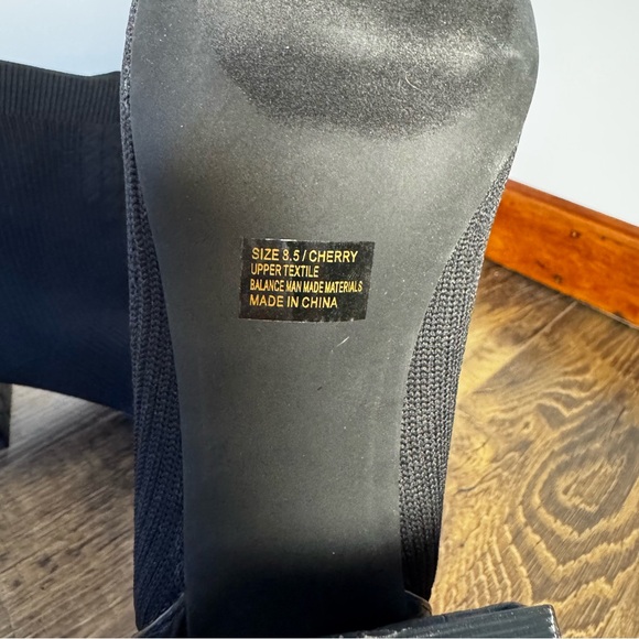 Jane and the Shoe Black Knit and Snake Print Ankle Boots (8.5) - Picture 6 of 7